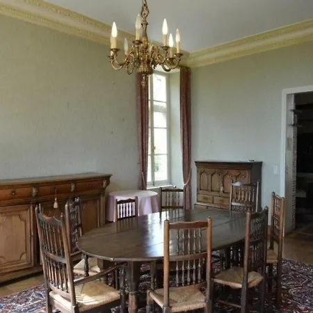 House Chateau D'aurioles Tatil Evi